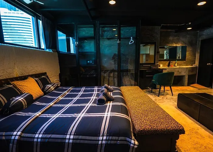 Apartment Boutique 3br X The Lobby Bar & Bed Bangkok