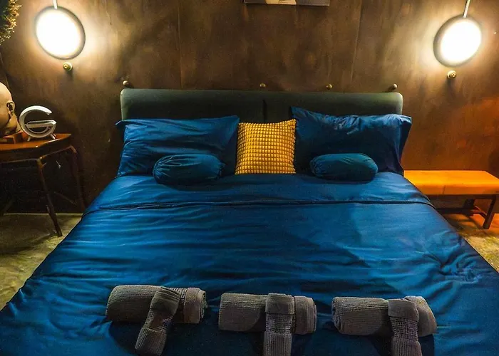 Boutique 3br X The Lobby Bar & Bed *