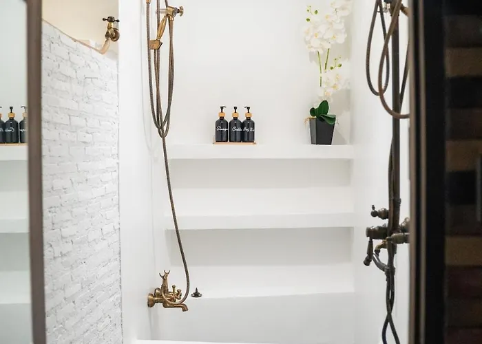 Boutique 3br X The Lobby Bar & Bed *