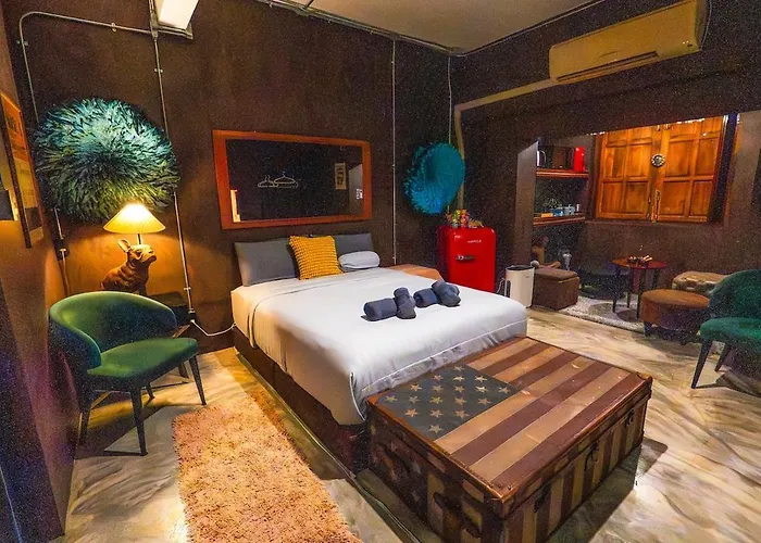 Boutique 3br X The Lobby Bar & Bed Bangkok